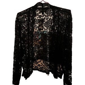Connected  Scalloped Lace Shrug in Black Sz XL